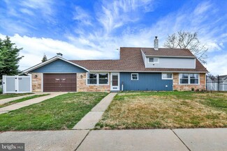 123 Goldenridge Dr, Levittown, PA 19057