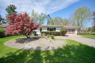 914 Woodbine St, Jackson, MI 49203