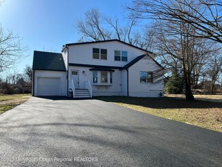 537 Squankum Yellowbrook Rd, Farmingdale, NJ 07727