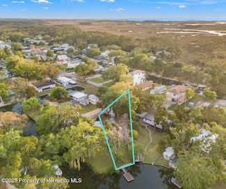 5420 Teal Dr, Weeki Wachee, FL 34607