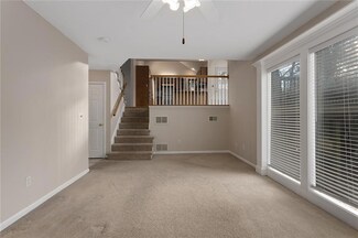 1101 NW 72nd St, Kansas City, MO 64118