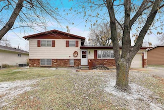 928 S Ash St, Newton, KS 67114