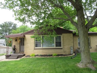 923 Beech Dr, Dixon, IL 61021