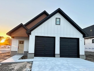 105 Easy St, Maumelle, AR 72113