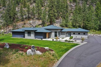 13602 N Riverbluff Ln, Spokane, WA 99208