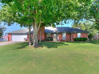 2708 Indian Springs Dr, Harrah, OK 73045