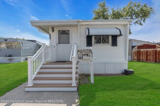 55 Bayshore Mobile Manor, Hazlet, NJ 07730