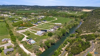 902 Bingham Ln, Canyon Lake, TX 78132