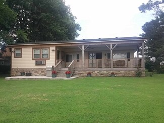 54 Eureka Lake Rd, Eureka, KS 67045