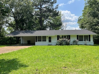 1929 Old Aberdeen Rd, Columbus, MS 39705