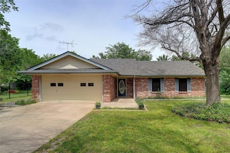 305 E Lake St, Krum, TX 76249