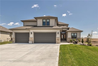 18729 Theden St, Spring Hill, KS 66083
