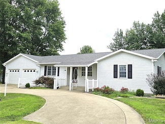 221 S Blue Ave, Nokomis, IL 62075
