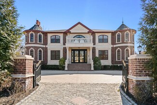 28 Whitney Cir, Glen Cove, NY 11542