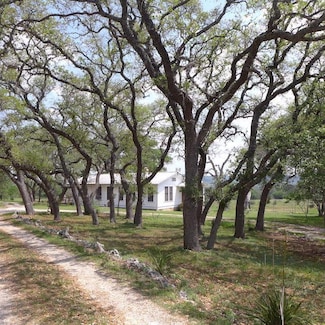 41 Big Joshua Creek Rd, Comfort, TX 78013