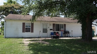 10 Saint Gregory Dr, East Saint Louis, IL 62206