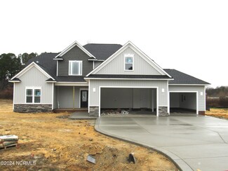 79 Blackberry Ln, Benson, NC 27504