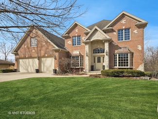 260 N Forest Dr, Addison, IL 60101