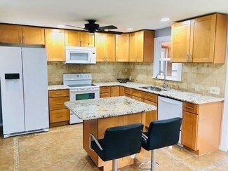 4 Kingsbury Rd, Webster, MA 01570