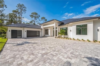 1125 Oakes Blvd, Naples, FL 34119