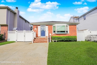 229 Mallory Ave, Staten Island, NY 10305