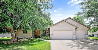 705 Forest Edge Dr, Mazomanie, WI 53560