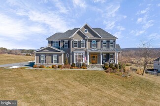 35492 Greyfriar Dr, Round Hill, VA 20141