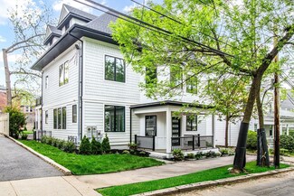 116 Thorndike St Unit 2, Brookline, MA 02446