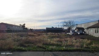 212 Sycamore St, Yakima, WA 98901