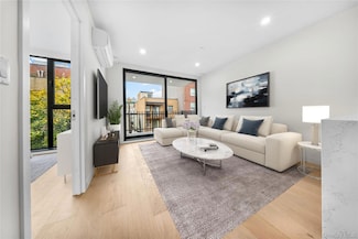 30-24 32nd St Unit 3B, Long Island City, NY 11102