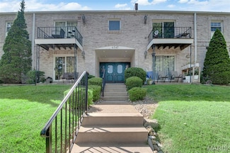 4347 Chateau de Ville Dr Unit D, Saint Louis, MO 63129