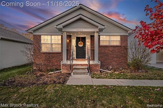 3221 Bessie St, Auburn Hills, MI 48326