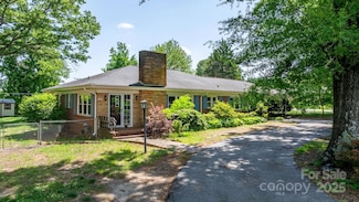 3418 Sulphur Springs Rd NE, Hickory, NC 28601