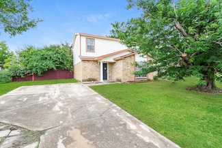 501 Curts Dr, Grand Prairie, TX 75052