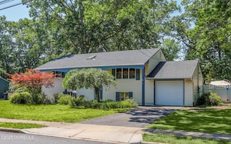 23 Princeton Dr, Howell, NJ 07731