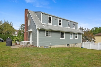 8 Reynolds Place, Greenwich, CT 06831