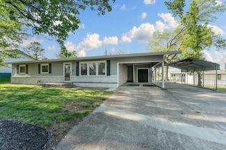103 N Spring St, Cassville, MO 65625