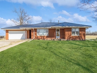 101 W Wright St, Seymour, IA 52590