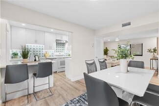 788 Park Shore Dr Unit F17, Naples, FL 34103