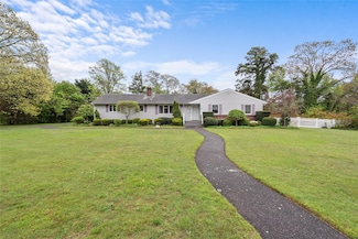 90 Meadow Ln, Bayport, NY 11705