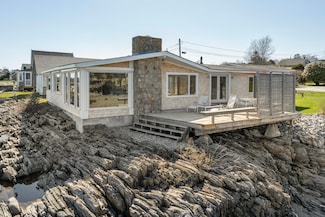 8 Linnel Dr, Bailey Island, ME 04003