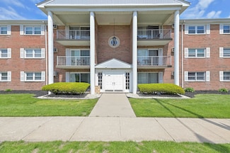 4420 W 111th St Unit 101, Oak Lawn, IL 60453
