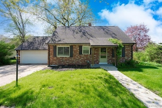 5721 Corunna Ave, Clarkston, MI 48346