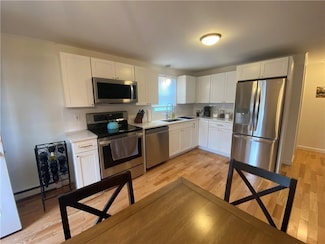 32 Middleton Ave Unit W, Newport, RI 02840