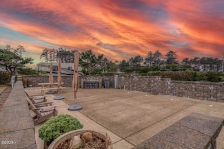 72 N Coast Hwy, Newport, OR 97365