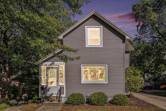 1327 Pennoyer Ave, Grand Haven, MI 49417