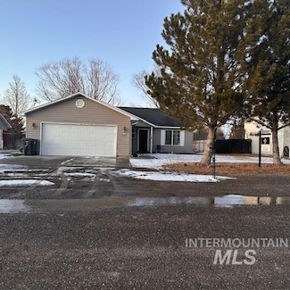 285 W 2nd St, Hazelton, ID 83335