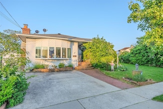 49 Ann Dr E, Freeport, NY 11520