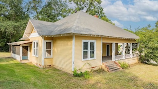 100 W Groves St, Big Sandy, TX 75755