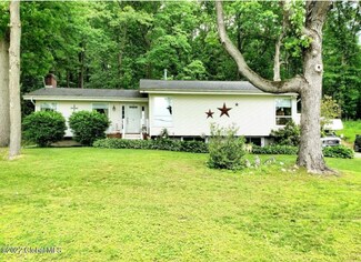 236 Schodack Dr, Castleton On Hudson, NY 12033